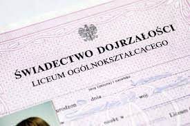 Oferujemy średnie maturę i dyplomy uczelni.