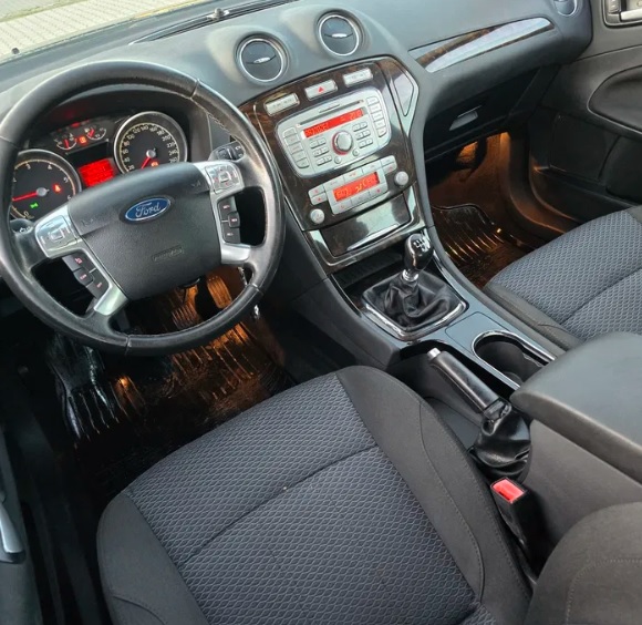 Sprzedam ford mondeo 1.8 tdci cena 8000zł