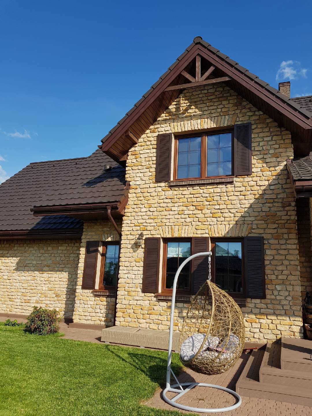 Kamień elewacyjny z piaskowca – płytki na ściany domu i ocieplenie stara ce...