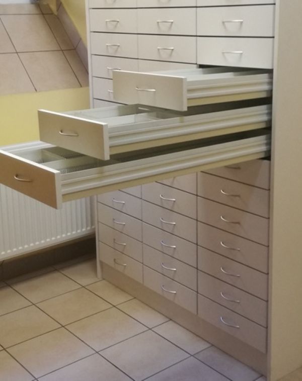 Meble apteczne-magazynowe szuflady głębokiego sprzedam używane
